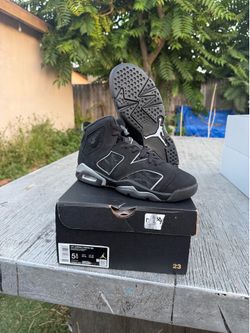 Jordan 6 cap and gown size 5.5y