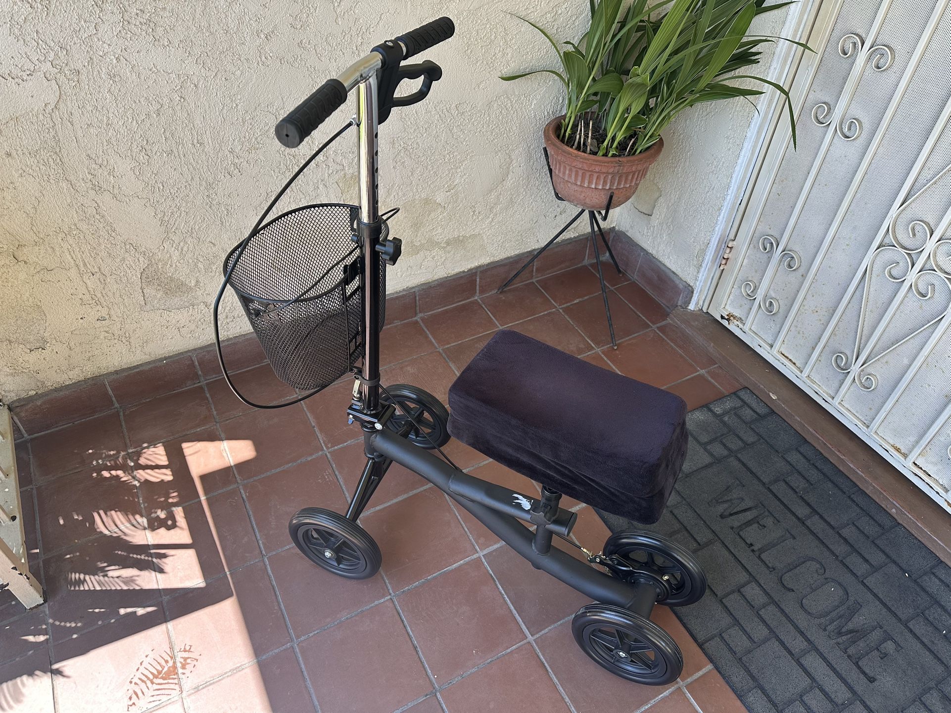 knee scooter With Basket