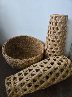 Set of woven baskets/vases