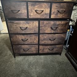 9 dresser drawer In Madera