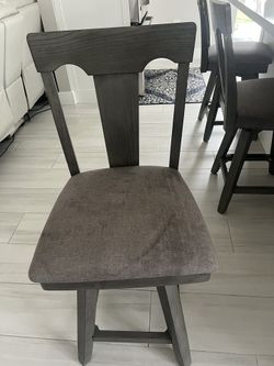 4 Counter Top Swivel Chairs