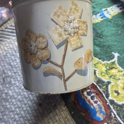 Vintage Saltine Or Chip Container!! 