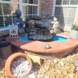 Small Backyard, Pond/Fountain In Great Condition