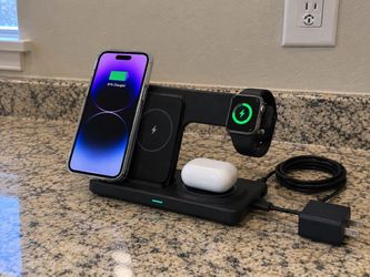 3-in-1 iPhone charging station