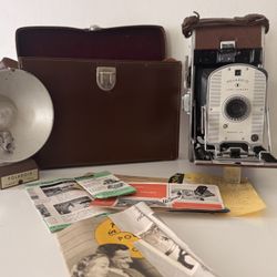 Polaroid Land Camera With Case And Flashbulb