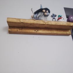 Tealin wall shelf with mounting instructions and mounting equipment (does not include items in cover) PICKUP ONLY and cash only