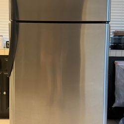 Frigidaire Refrigerator Top Freezer/Stainless Steel