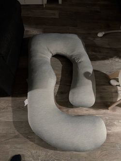 Pregnancy Pillow - Momcozy - FREE