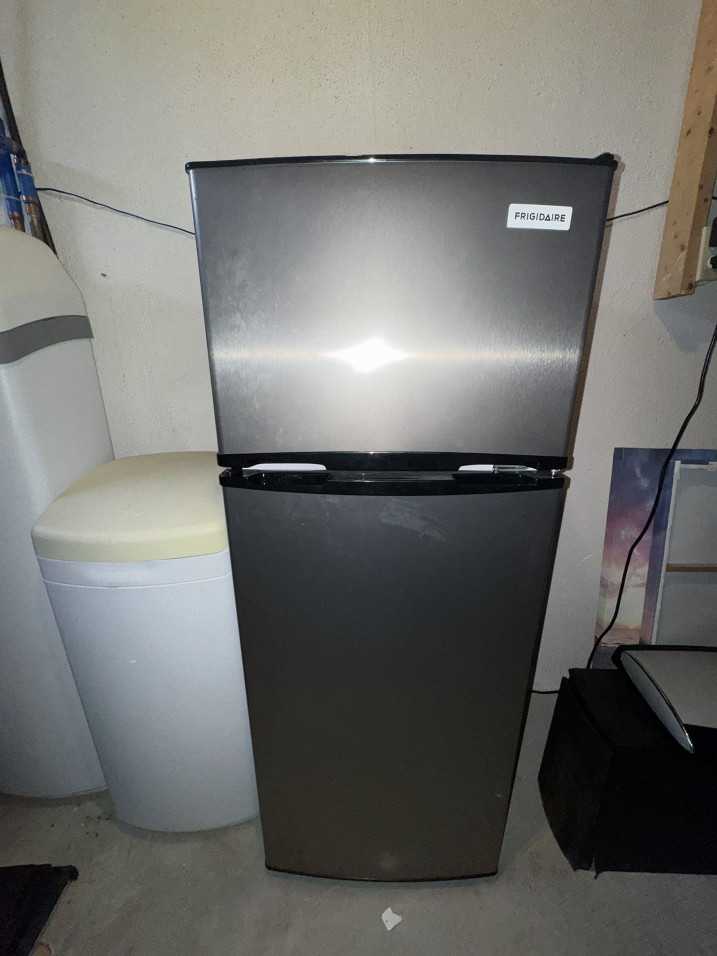 Frigidaire Mini Fridge with Freezer – Great Condition