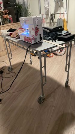 Table w wheels