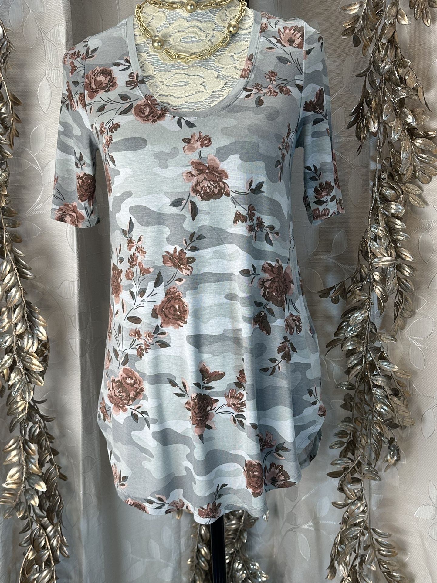 Maurices XS Gray Camo Floral Print Scoop Neck Tunic Tee Boho Casual Top