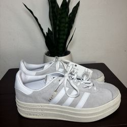 Women’s Adidas Gazelle Grey White Sneakers Size 11