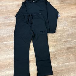 Essentials Set For Only $80‼️‼️‼️