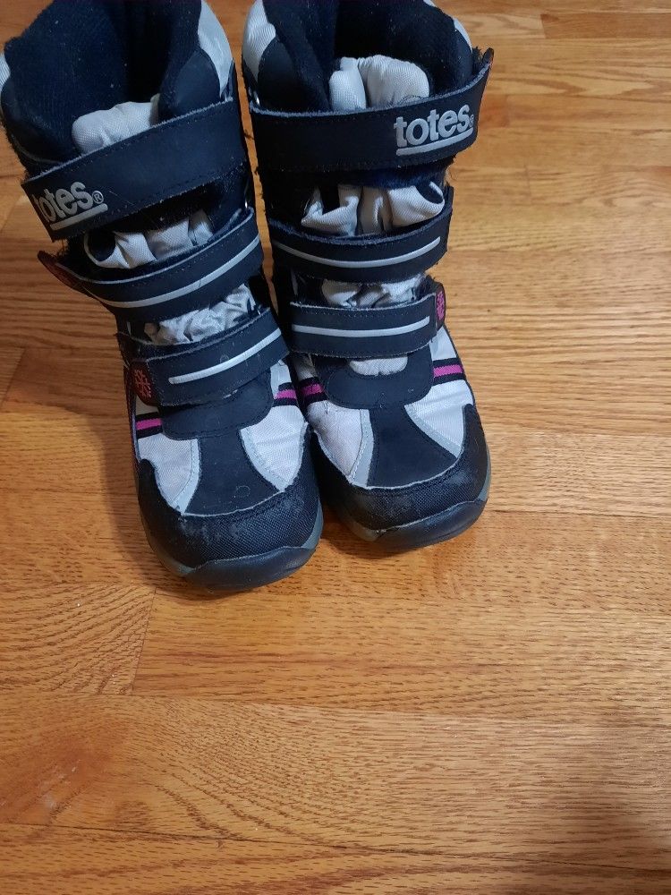 Totes Girls Snow Boots Size 4