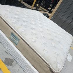 King Sizes Mattress And Box Spring Sealy
