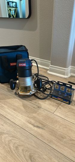 Ryobi router with bit set