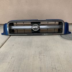 2002-2004 Nissan Pathfinder Center Grille Radiator Front Grill OEM. New. 