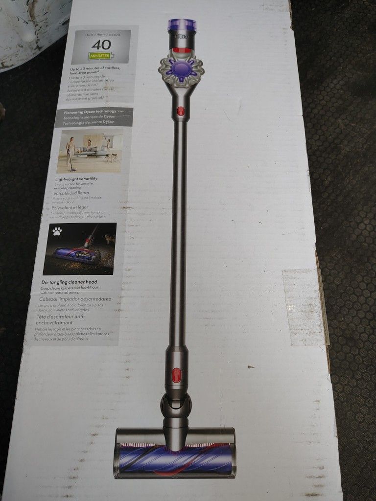 Dyson V8