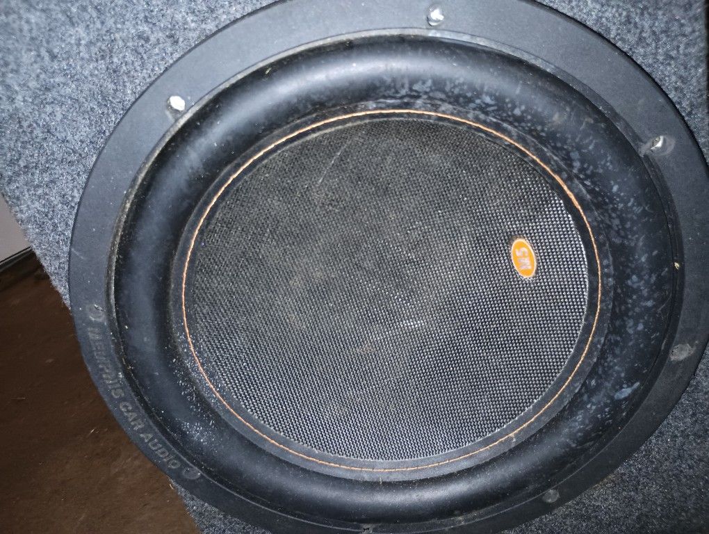subwoofer enclosure with 2 12" subs