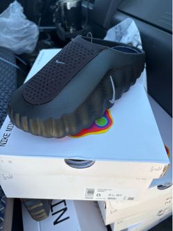 NIKE MIND SLIDES ! Men’s 7,8  youth 5.5