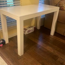 White Desk 
