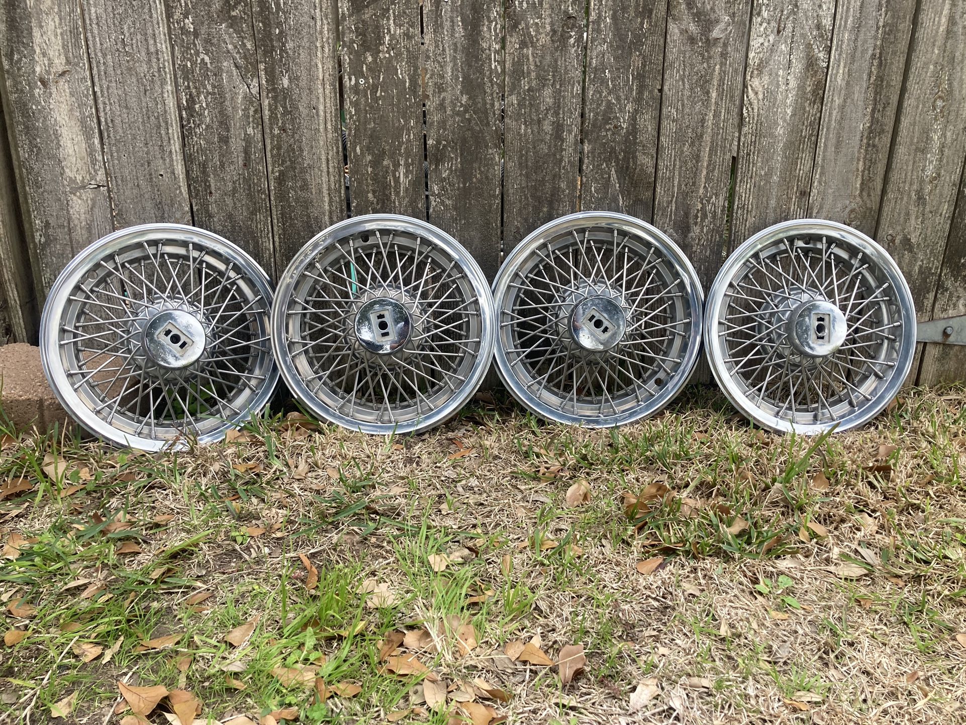 Oldsmobile Wire Wheel Hubcaps