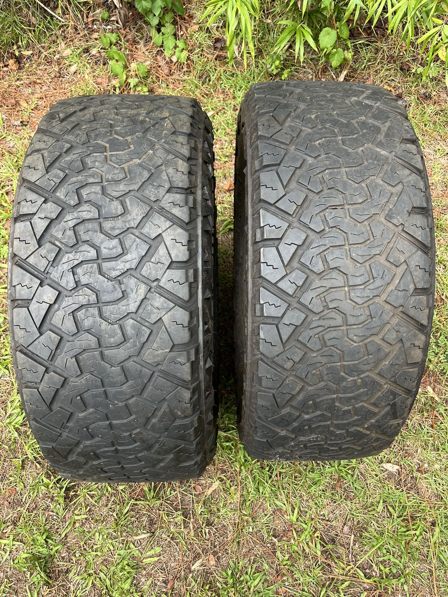 Venom Power Tires Pair