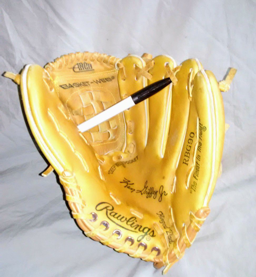 Rawlings baseball glove- Model RBG90 (Ken Griffey Jr)