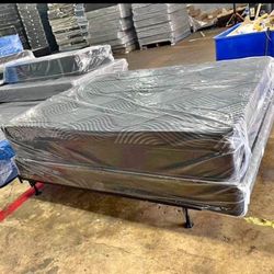 Queen Mattress And Boxsprings 