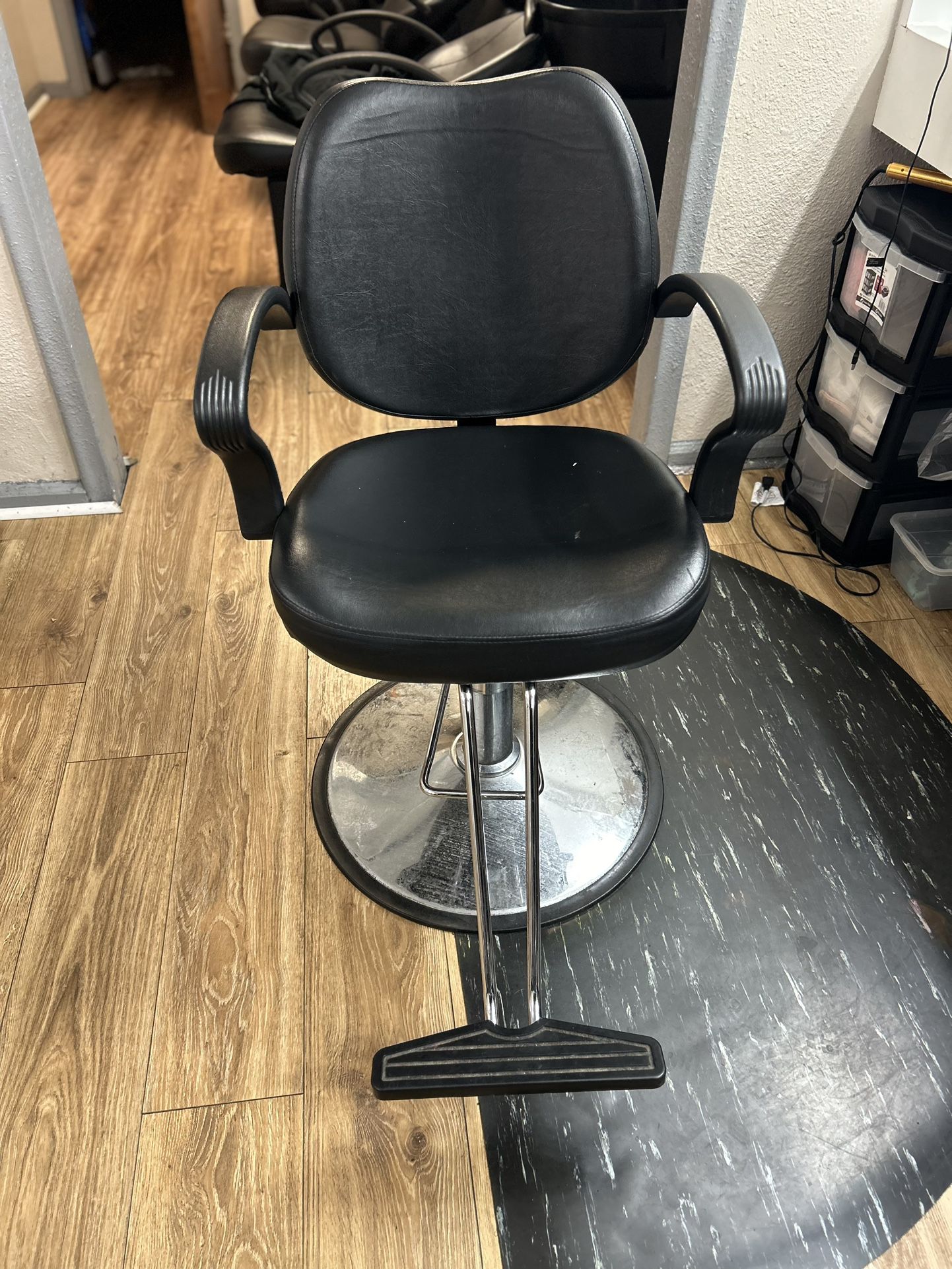 Salon Chairs 