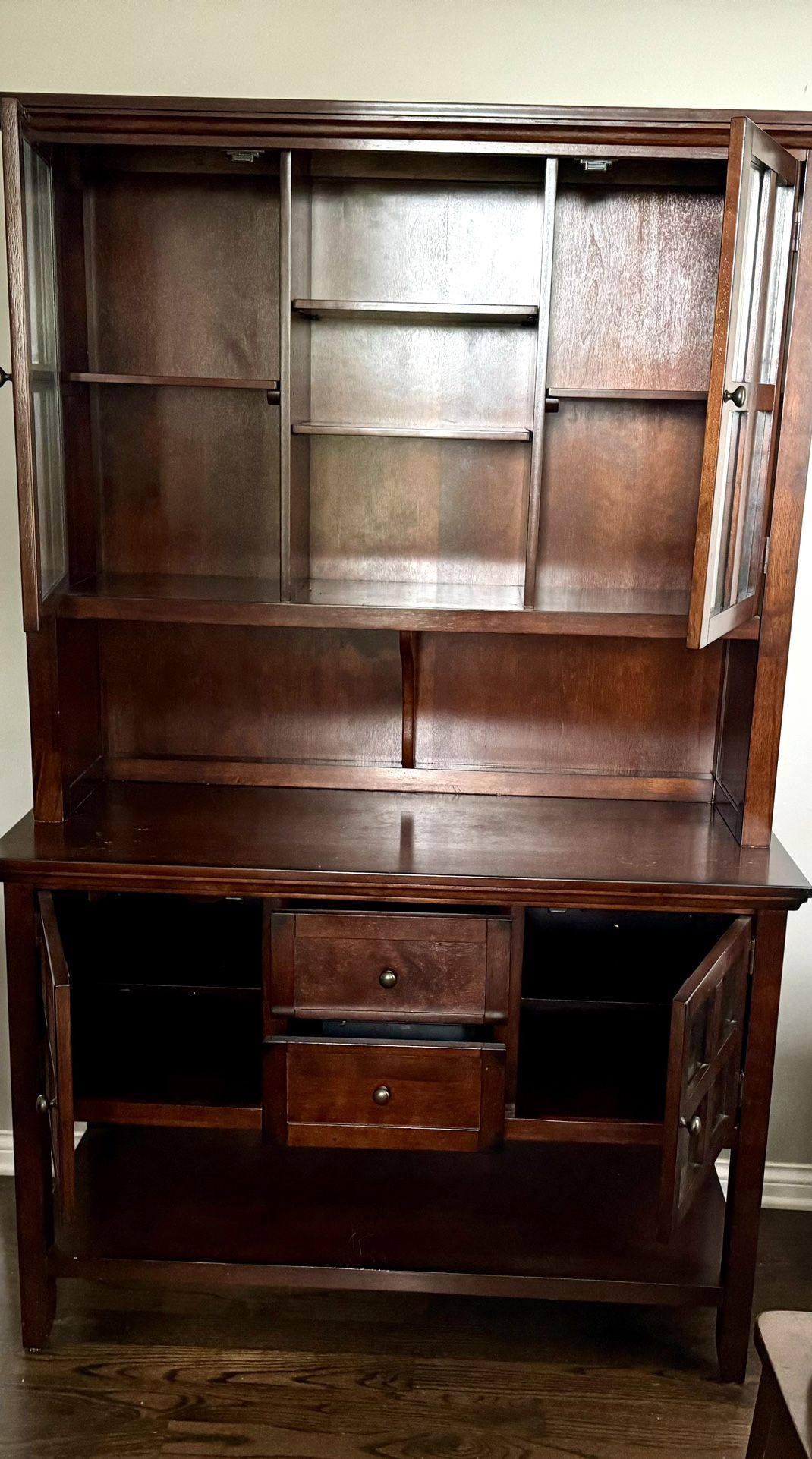 Beautiful Hutch!! $200