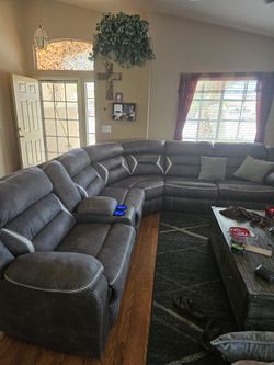 3 Recliner Sectional