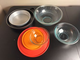 Pyrex bowls and baking pans