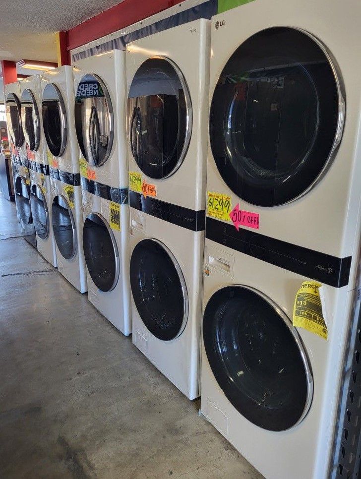 LG ThinQ WashTower Single Unit Front Load Washer 4.5 Cubic Feet Dryer 7.4 Cubic Feet 2ZOX