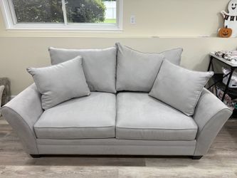Raymour & Flanigan Loveseat Gray