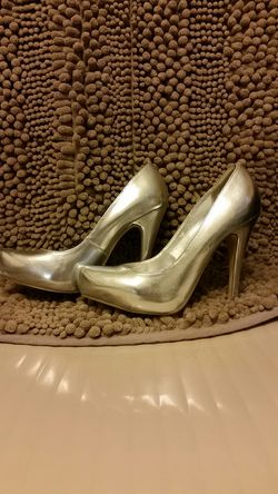 Silver pumps