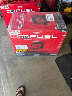 M18 Milwaukee cordless 6 gal shop vac