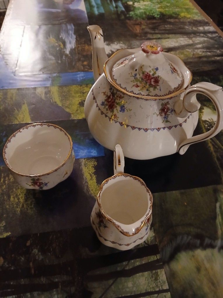 Royal Albert Bone China. Teapot, Creamer & Sugar Dish. Reg. Num. 778676( $80 For The Set