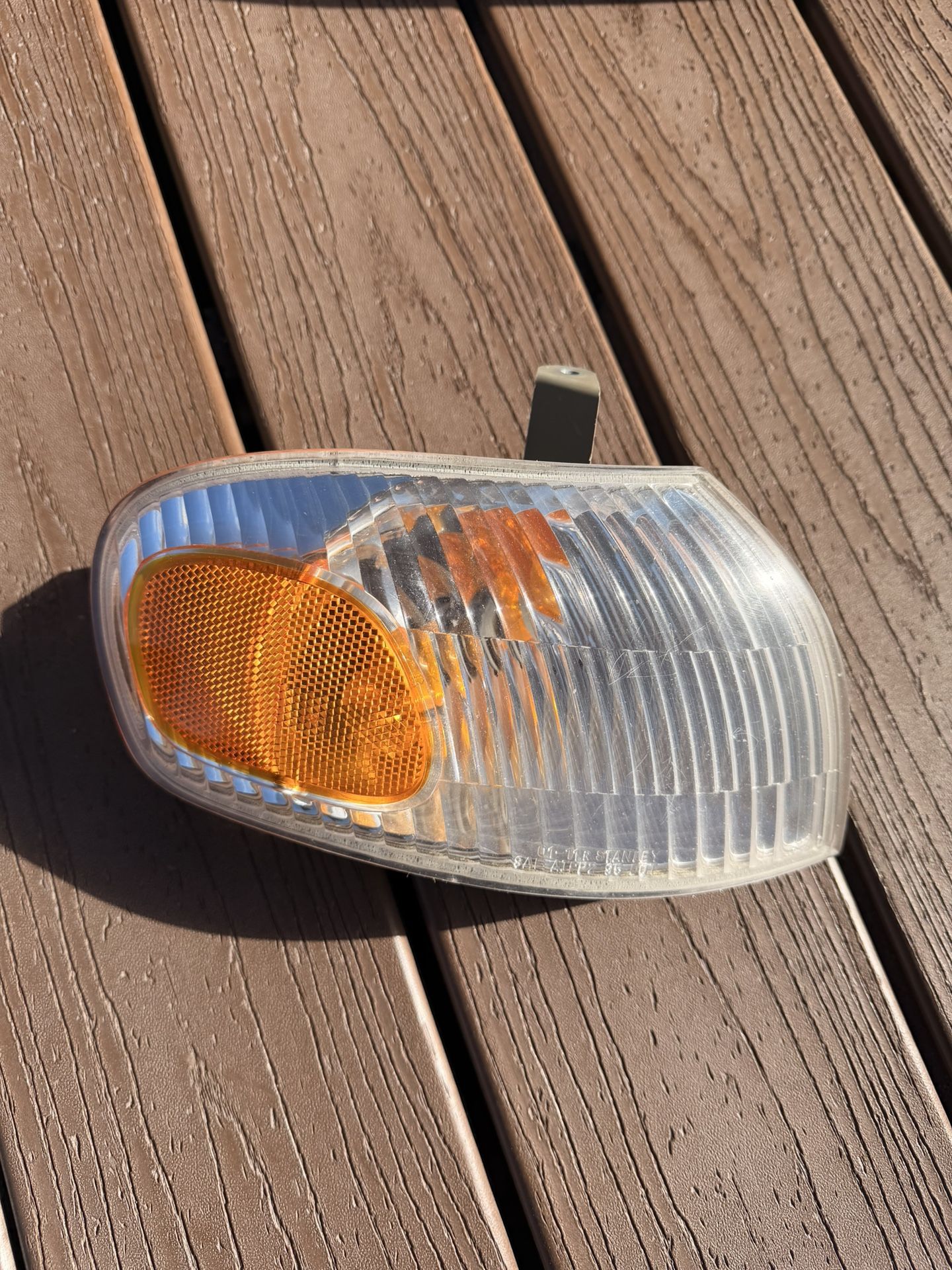 2001-2002 Geo Prizm And Toyota Corolla Right Turn Light