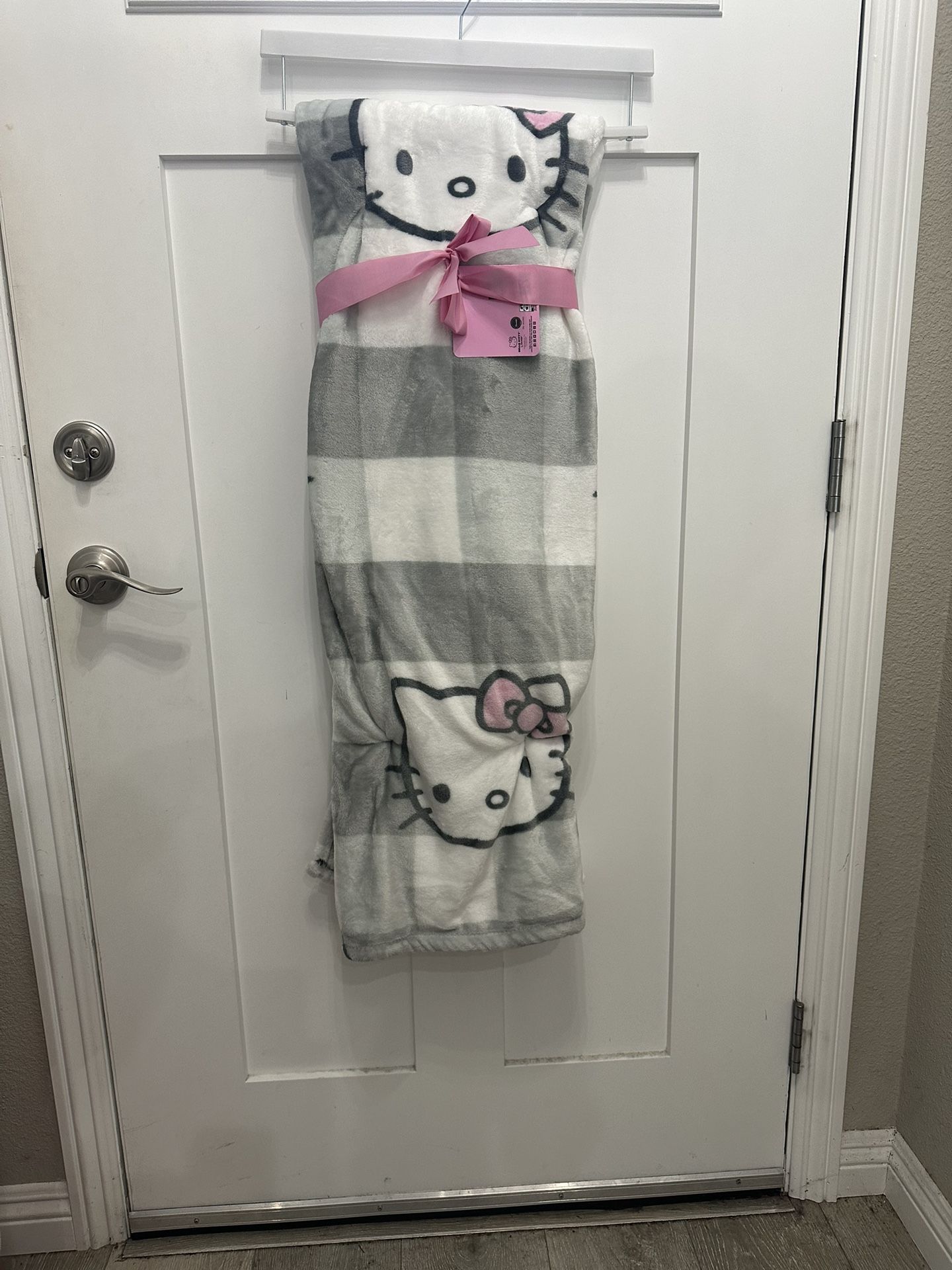 Hello Kitty Throw (Gray And White Checkered)