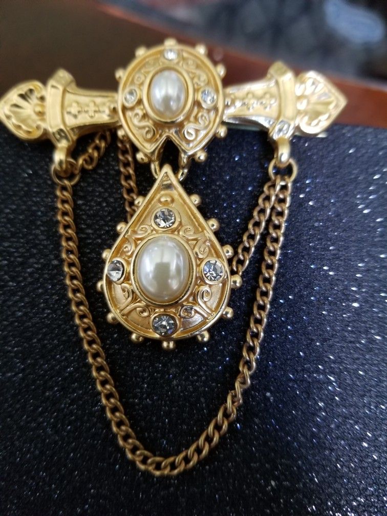Brooch