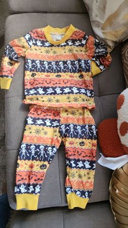 SHEIN Kids Halloween Pajama Set