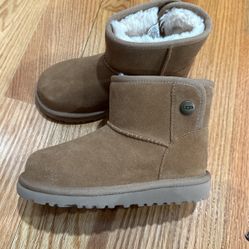 Size 12 Kids Uggs $30