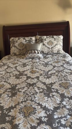 Comforter, Shams & Pillow Set