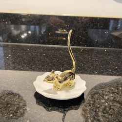 Gold-plated Cat Ring Holder on White Ceramic Jewelry Dish Iconic Art Deco Design