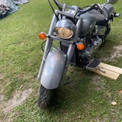Motorcycle Honda 2005 18.000 M, Good Condition      $2800