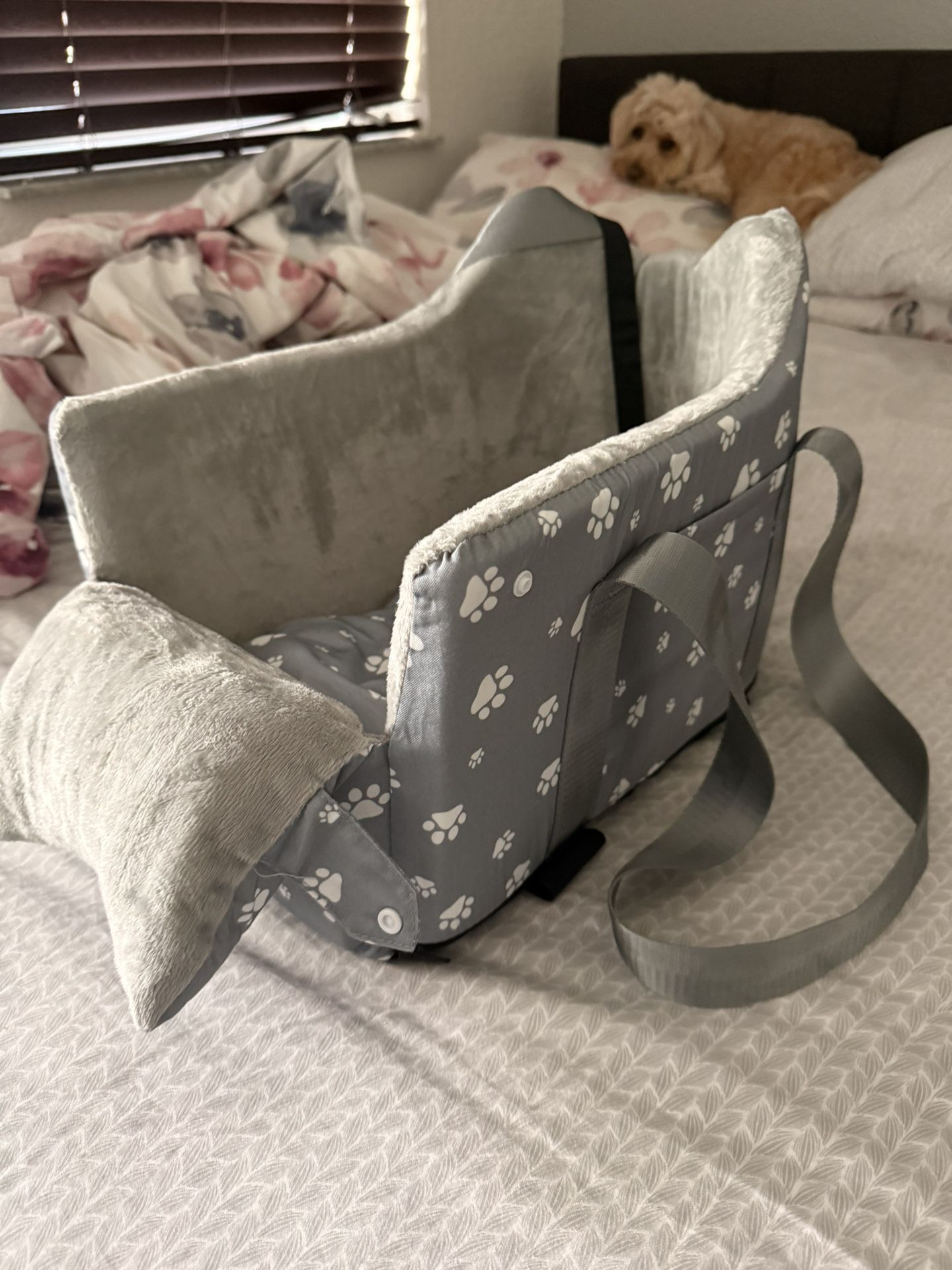 Grey Console Dog Car Seat under 15 lbs