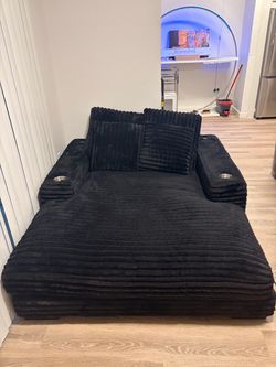 Oversized couch black