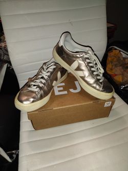 Bronze Veja Size 8