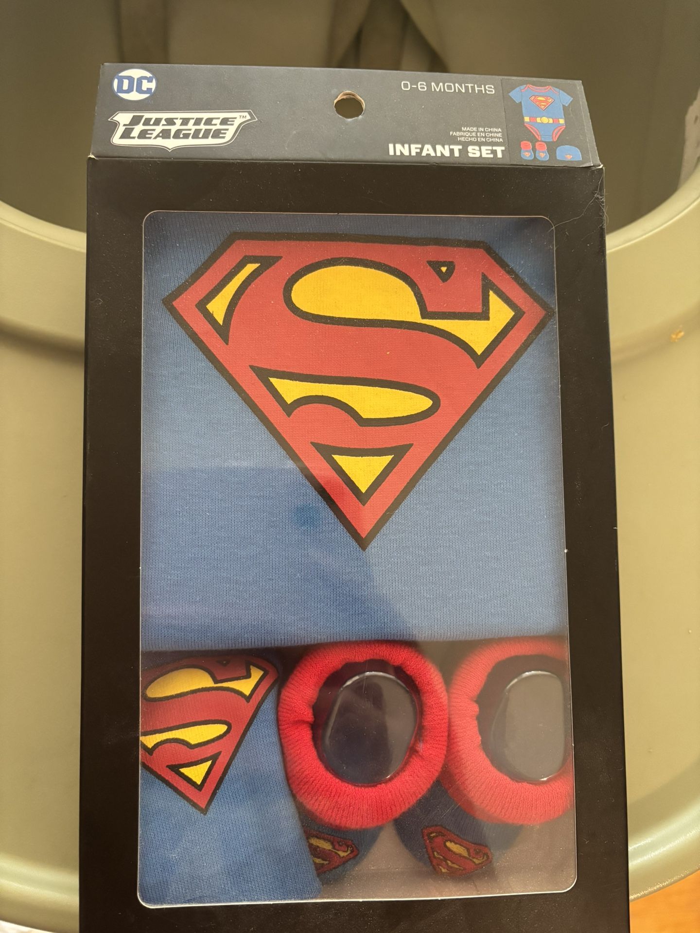 Brand New DC Comics Baby Boys Superman (0-6M)